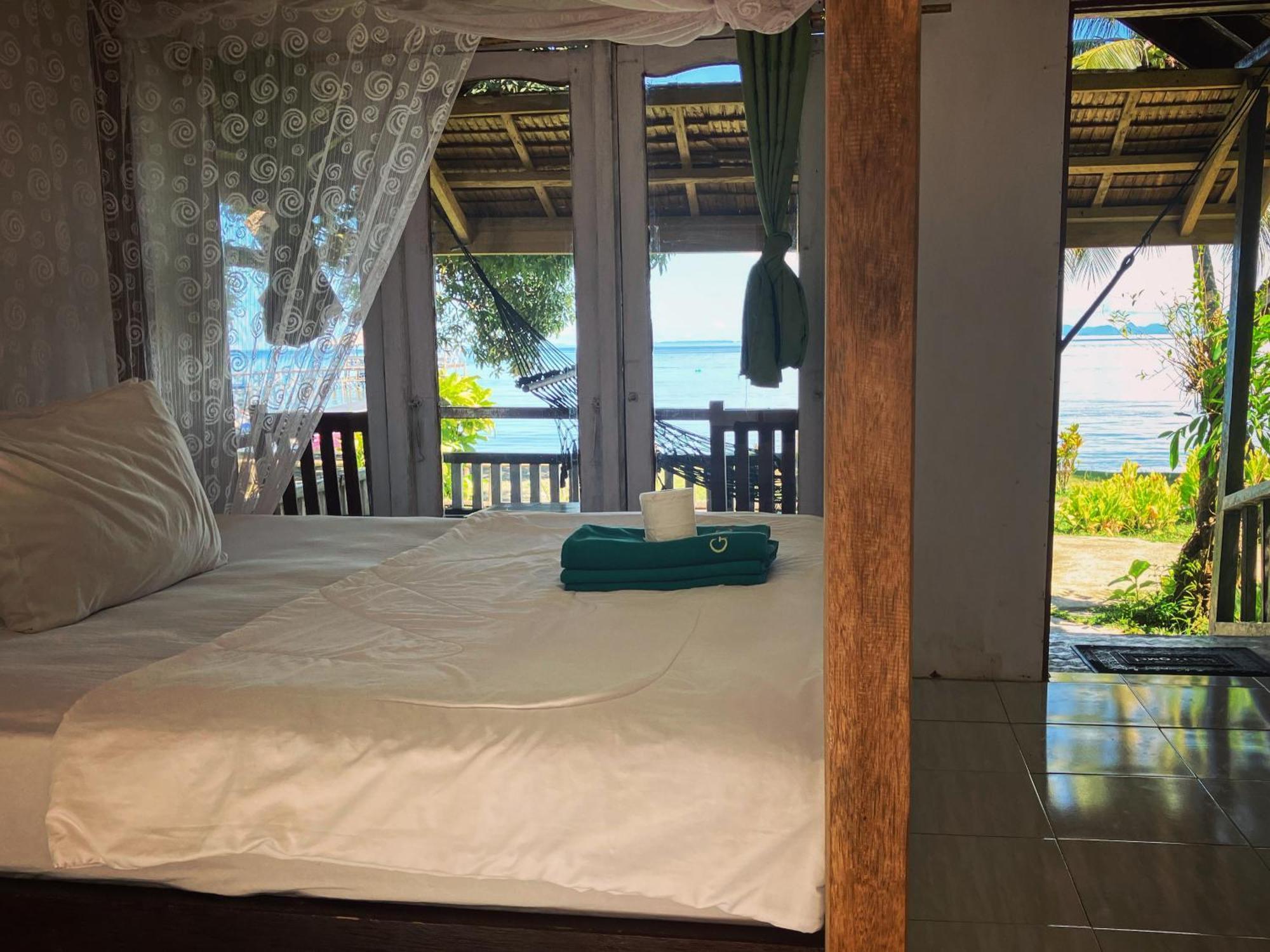 Pristine Paradise Dive Resort - Togean Islands, Una Una Pulau Unauna Εξωτερικό φωτογραφία