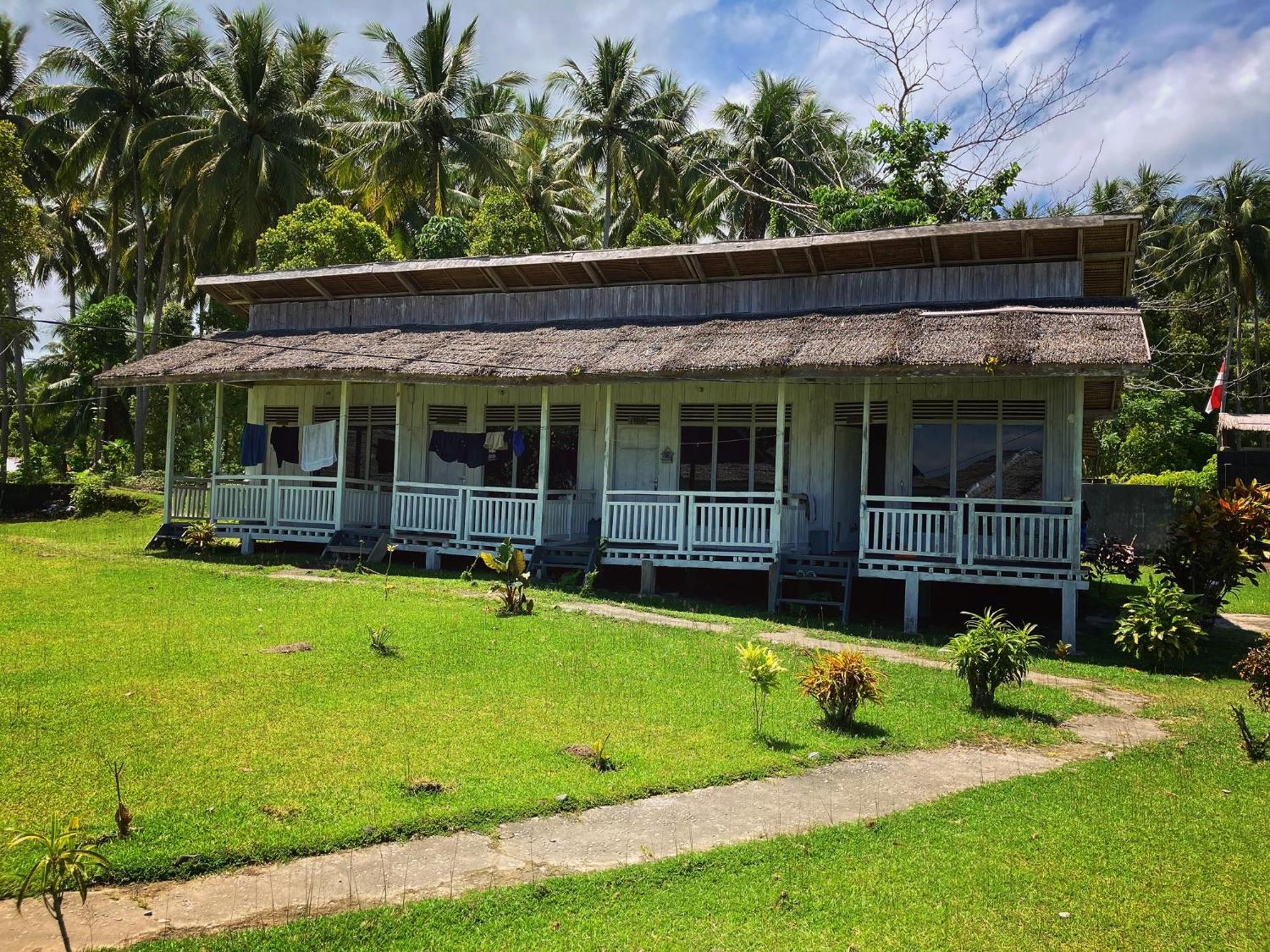 Pristine Paradise Dive Resort - Togean Islands, Una Una Pulau Unauna Εξωτερικό φωτογραφία