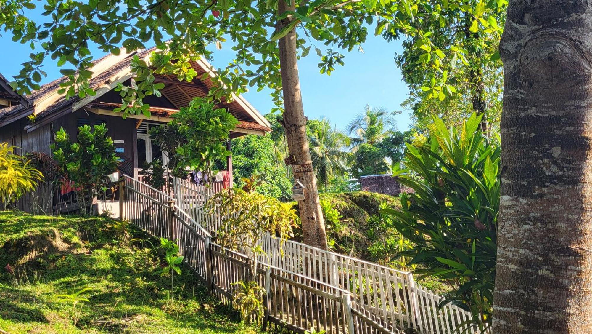 Pristine Paradise Dive Resort - Togean Islands, Una Una Pulau Unauna Εξωτερικό φωτογραφία